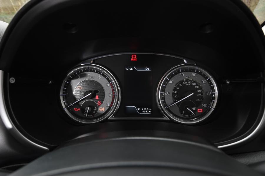  Suzuki Vitara 2018 года  (UK) (фото 16 из 25)